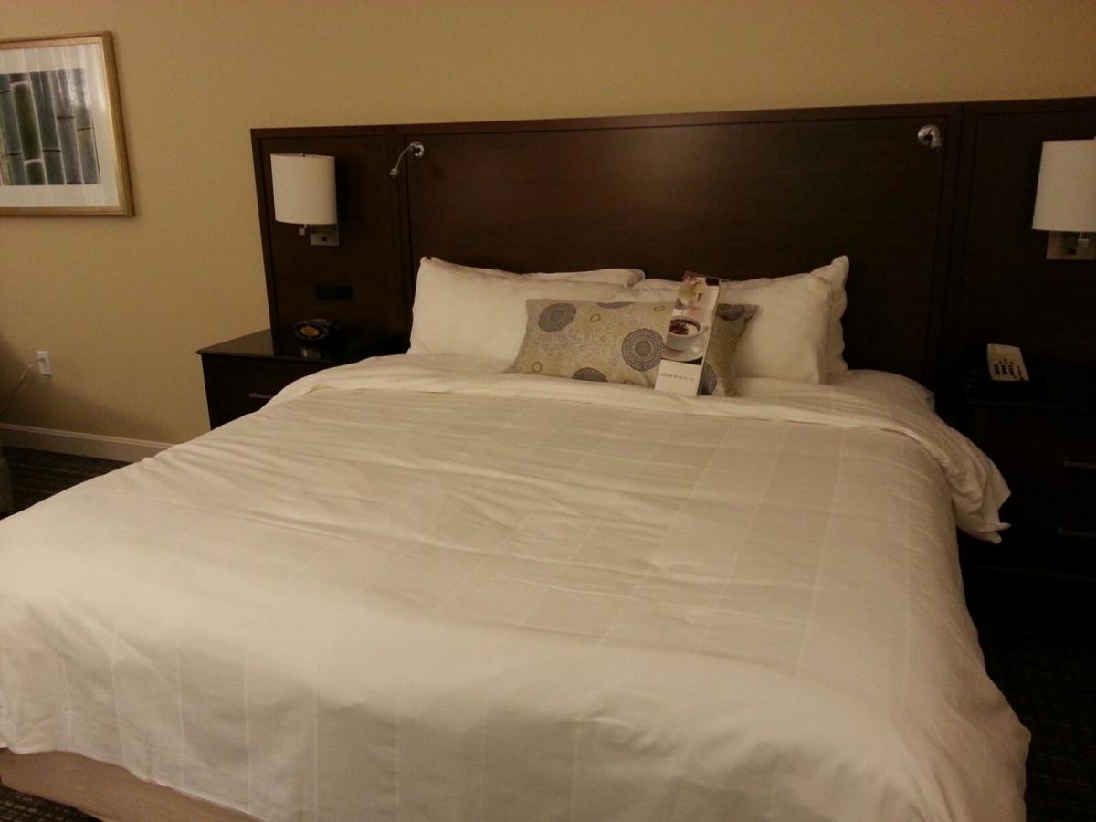 MD Anderson Rotary House Hotel King bed