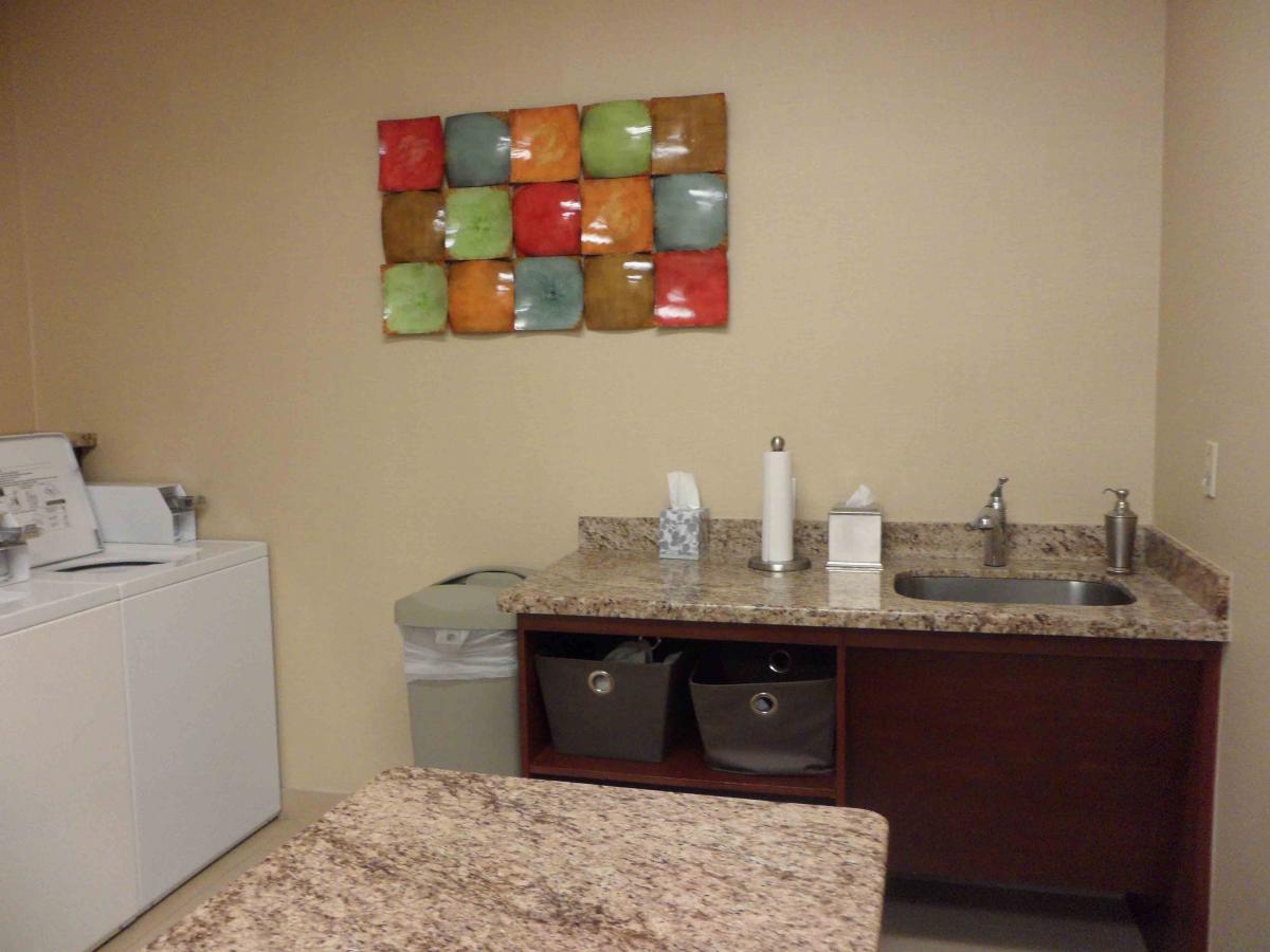 MD Anderson Rotary House Hotel Laundry room